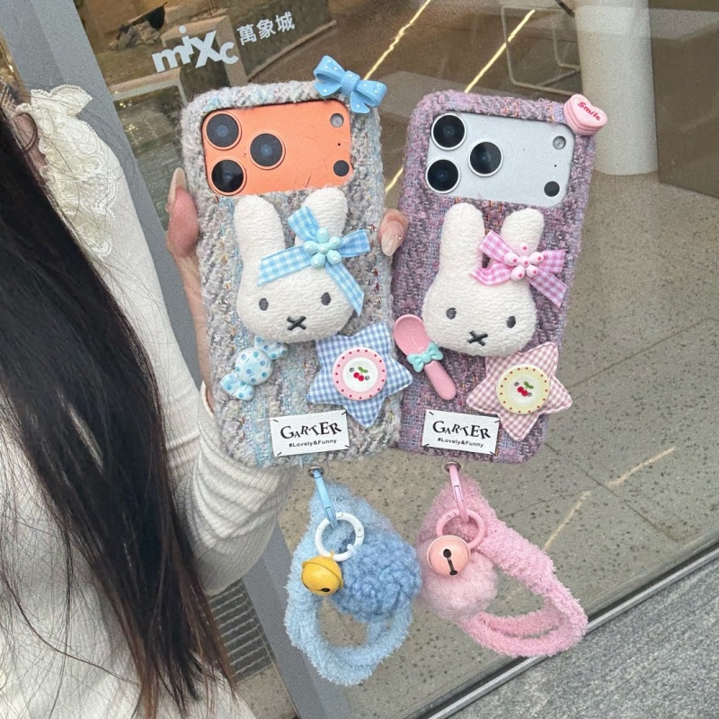  おしゃれで可愛い漫画風ふわふわ人形ミッフィーのiPhon - Cute Cartoon Wrist Strap Silicone Case のレビューと価格