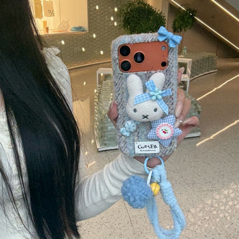  おしゃれで可愛い漫画風ふわふわ人形ミッフィーのiPhon - Cute Cartoon Wrist Strap Silicone Case のレビューと価格