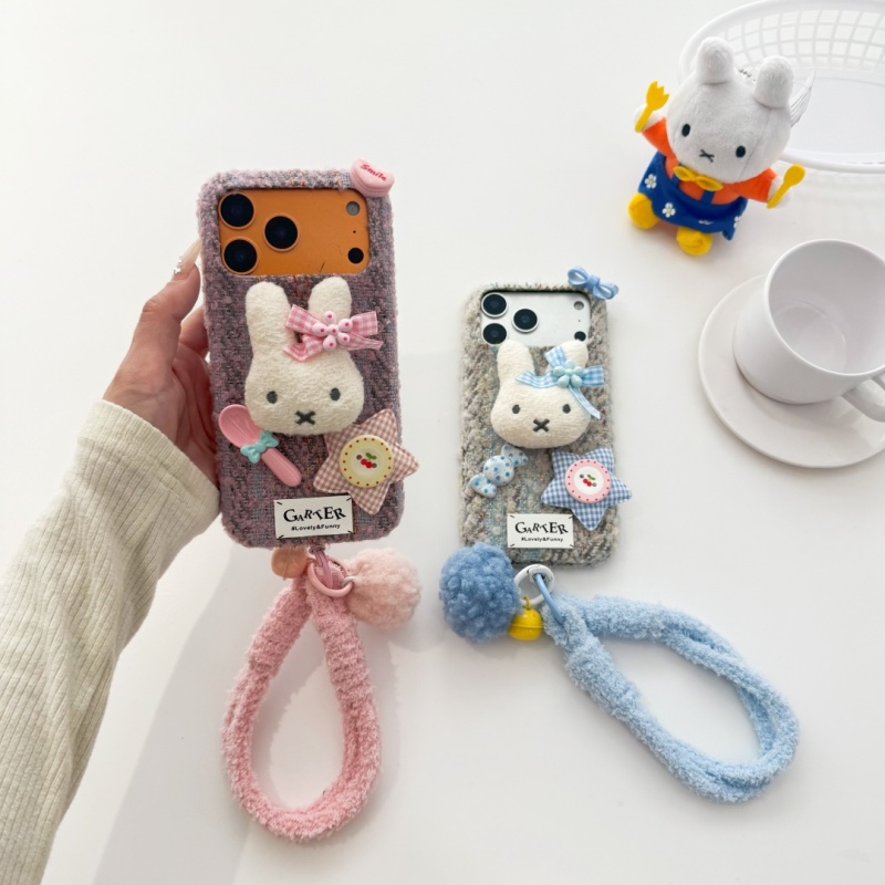  おしゃれで可愛い漫画風ふわふわ人形ミッフィーのiPhon - Cute Cartoon Wrist Strap Silicone Case のレビューと価格