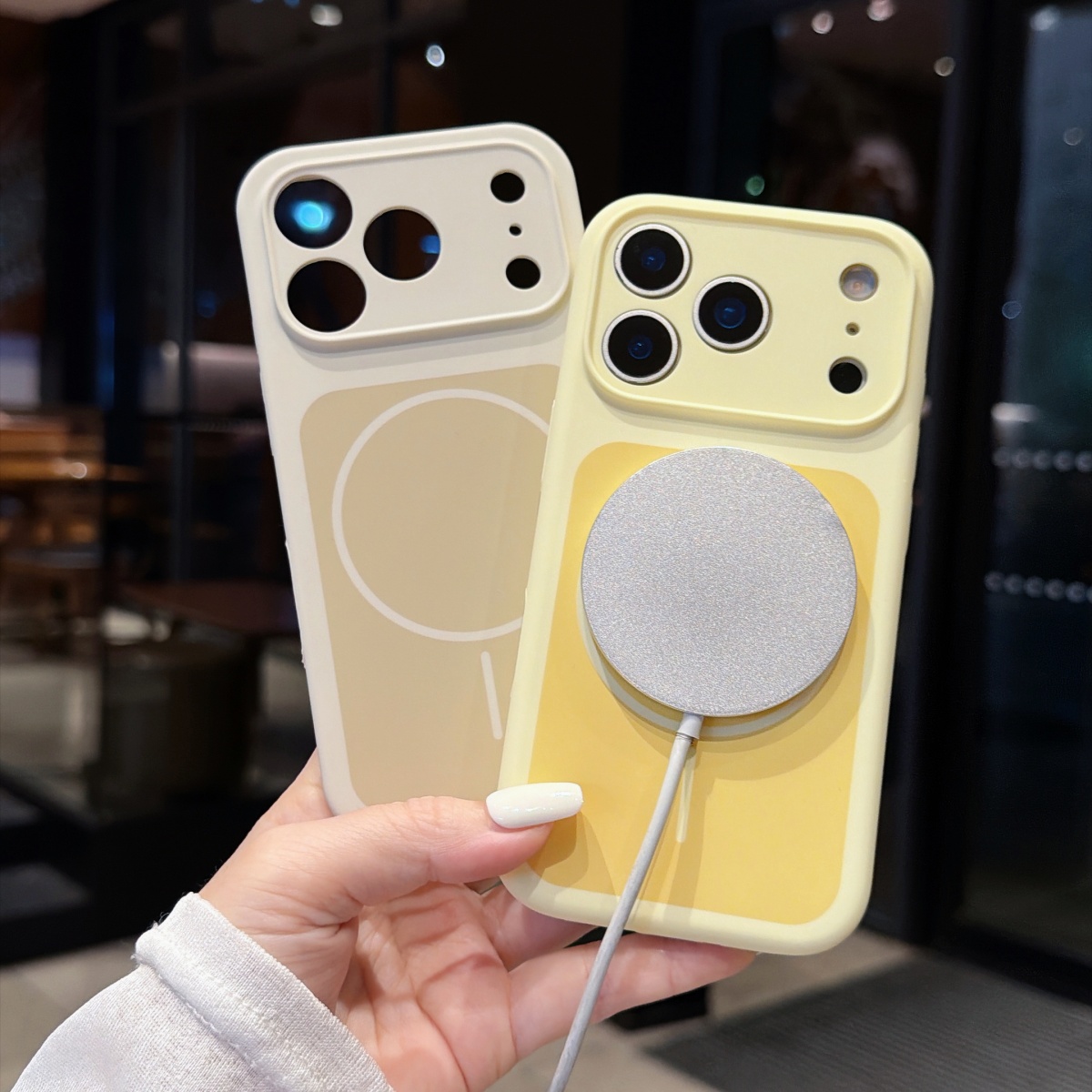 iPhone 16 Plus、13、14、15、16、17、 - Liquid Silicone Magnetic Phone Case のレビューと価格