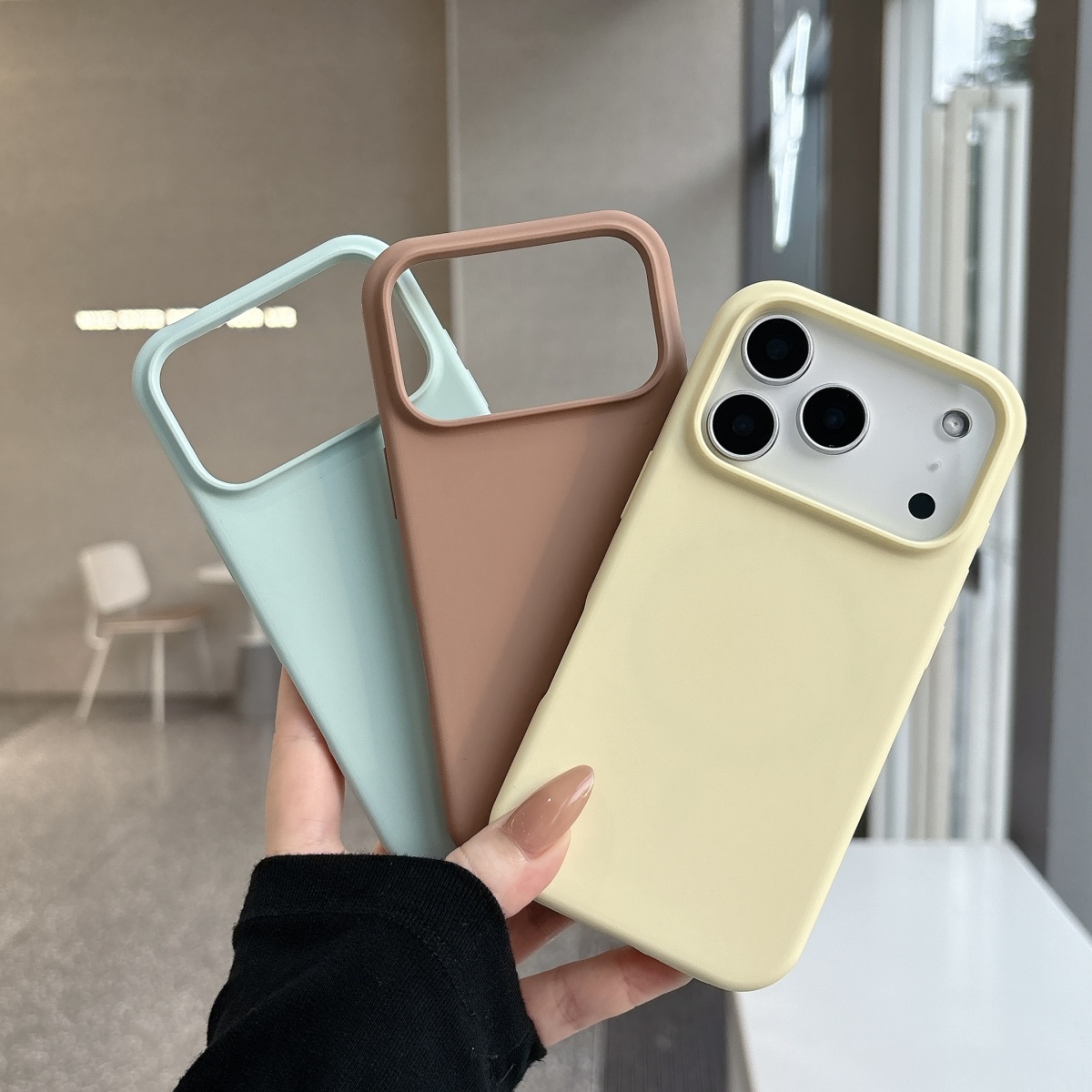 MagSafe対応 液体シリコン製 iPhone 17/16 - Liquid Silicone Magnetic Phone Case のレビューと価格
