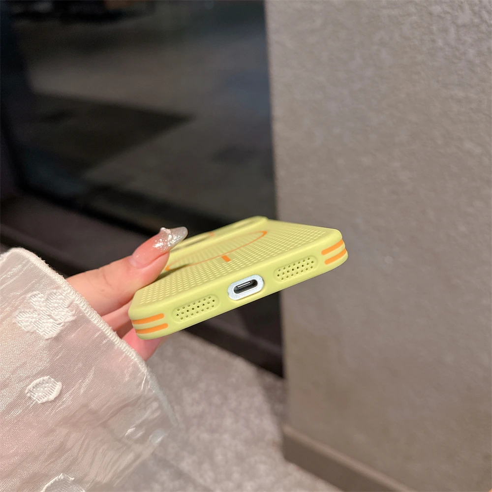 放熱メッシュ付きMagsafe磁気ワイヤレス充電ケース iP - Heat Dissipation Mesh Breathable Case のレビューと価格