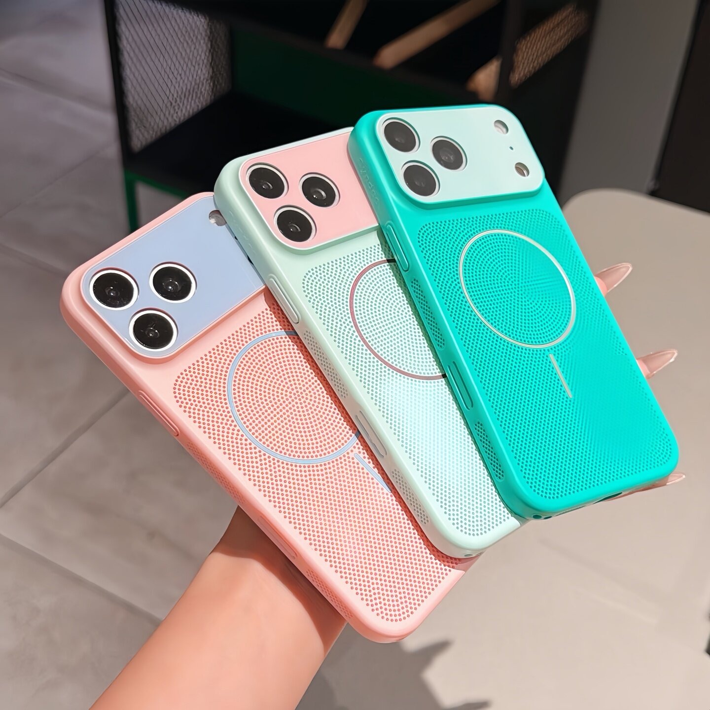 デュアルカラー放熱メッシュスマホケース カメラ保護ハードカバ - Heat Dissipation Mesh Breathable Case のレビューと価格